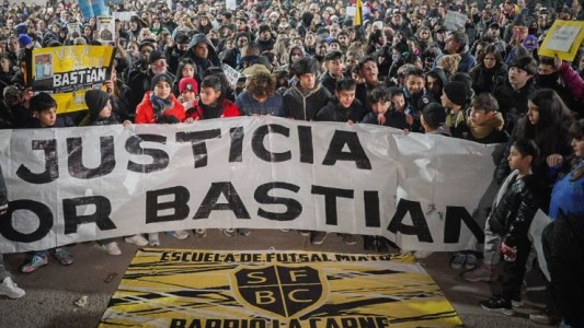 Multitudinaria marcha en Wilde: vecinos pidieron justicia por el nene que fue asesinado en un tiroteo