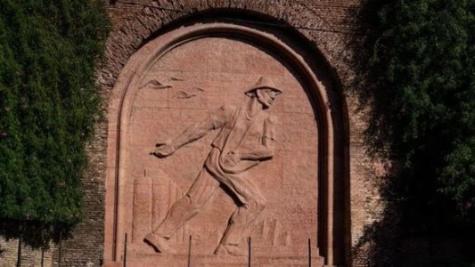 Rosario: robaron los 12 metros de reja que protegían a una escultura histórica