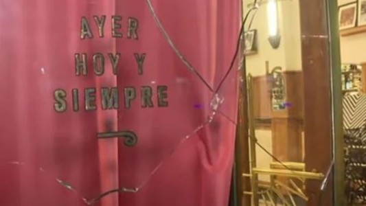 Festejos por la Copa América: robaron y destrozaron una reconocida confitería