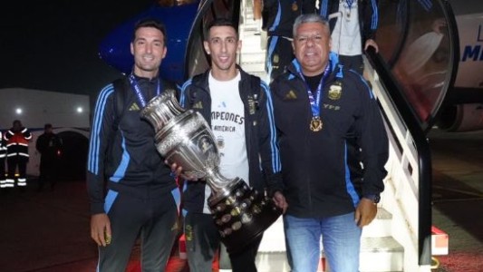 Con Di María a la cabeza, parte de los bicampeones de América llegaron al país