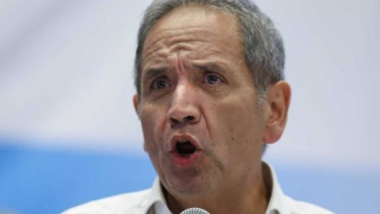 Palazzo pidió investigar la salida al exterior de lingotes de oro del BCRA: Adorni le contestó