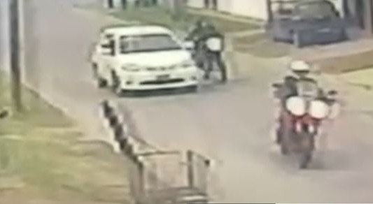 Video: Balearon a un cardiólogo para robarle la moto en Glew