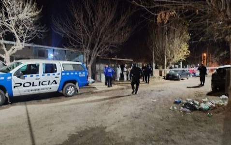 Trágico incendio en Neuquén: murió una joven madre y su hijo está grave