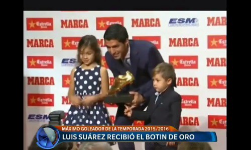 Luis Suárez recibió el Botín de oro