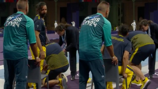 Un entrenador tuvo un gesto que llamó la atención mientras atendían de urgencia a una esgrimista