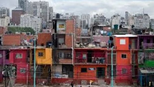 Tragedia en la Villa 31 de Retiro: menor de 15 años manipulaba un revólver y mató de un disparo en el pecho a chico de 16