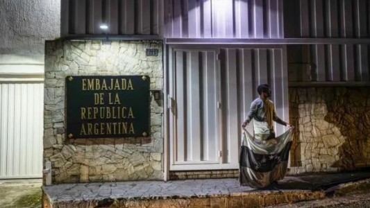 Estados Unidos pidió un salvoconducto para los opositores a Maduro que están en la embajada argentina