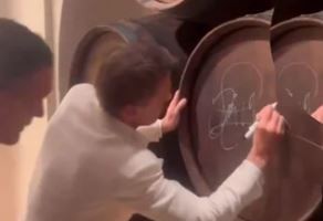 Luis Miguel visitó la bodega de Antonio Banderas en España