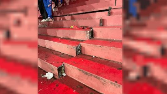 Se desplazó una parte de la tribuna de la cancha de Independiente en el partido entre Vélez y San Lorenzo