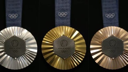 Escándalo en París 2024: un brasileño fue detenido por venta de medallas olímpicas falsas