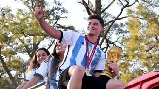 Julián Álvarez donó una suma millonaria al Club Atlético Calchín