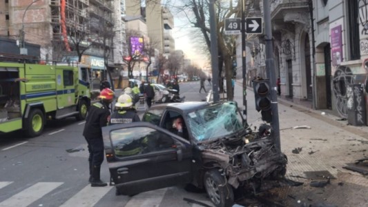 La Plata: un conductor mató a una mujer tras cruzar un semáforo en rojo