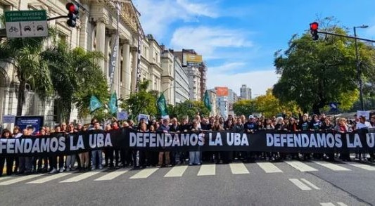 Docentes y nodocentes de la UBA participaron de una nueva jornada de protesta y visibilización de la problemática salarial