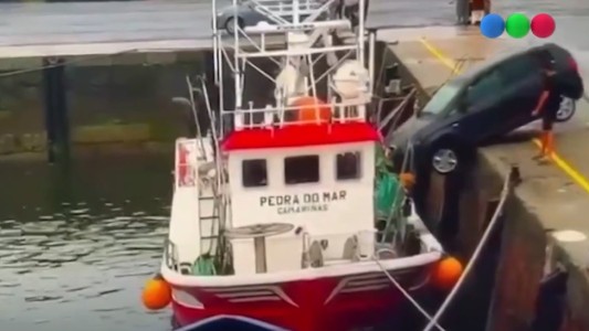 España: estacionó en una pendiente, olvidó poner el freno de mano y el auto terminó en el fondo del mar