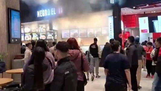 Incendio en Unicenter: fuego en el patio de comidas durante el Día de la Niñez