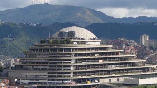 Sobreviviente contó su infierno en El Helicoide, el mayor centro de tortura de Maduro: "Ahí simplemente te desaparecen"