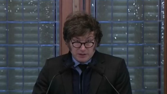 Ante empresarios en la UIA, Milei confirmó la eliminación del impuesto País para diciembre