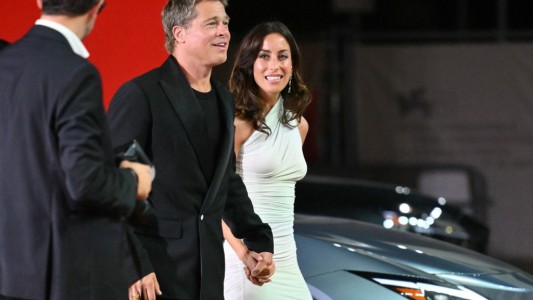 Las románticas fotos de Brad Pitt y su novia