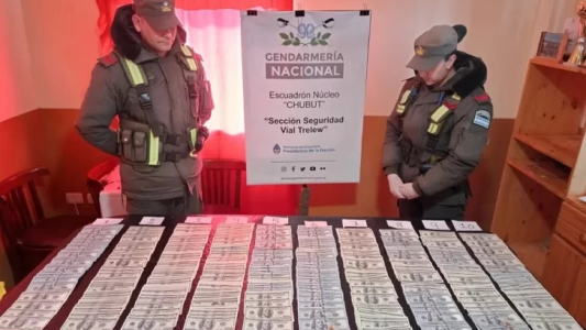 Encontraron 96.200 dólares en un micro en Chubut