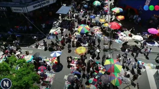 Ojos en acción: viaje al interior del tour de compras en Flores