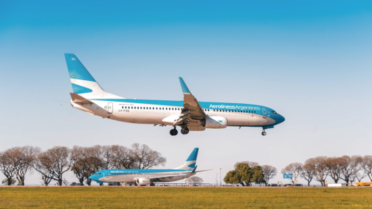 El Gobierno anunció el recorte de 1500 empleados de Aerolíneas Argentinas