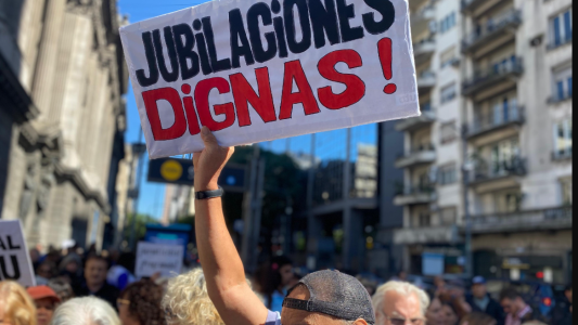 El Gobierno insiste en que las jubilaciones mejoraron "en términos reales"