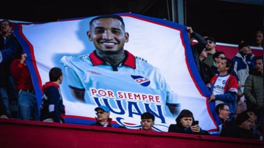 Nacional le realizó un emotivo homenaje a Juan Izquierdo en la reanudación del fútbol uruguayo