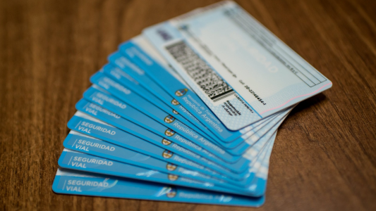 Por falta de insumos, prorrogaron los vencimientos de las licencias de conducir en Santa Fe
