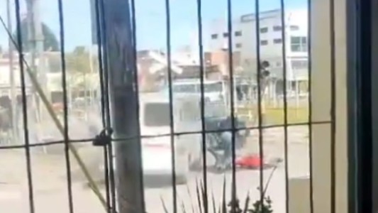 Un conductor atropelló a motochorros que quisieron robarle la camioneta en Merlo