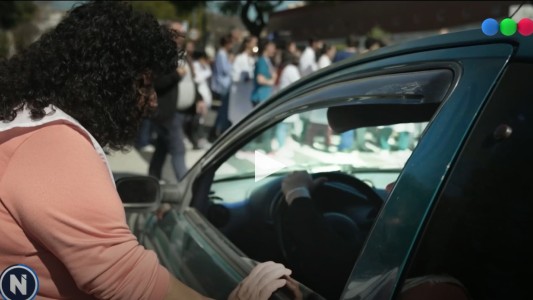 Escenas argentinas: los dramas que se cruzan en una protesta de los médicos del Garrahan