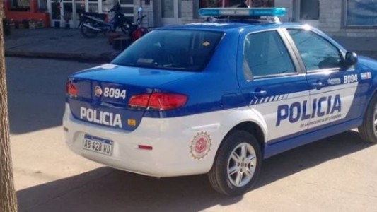 Sorprendieron a una policía consumiendo cocaína en el baño de una estación de servicio en Córdoba