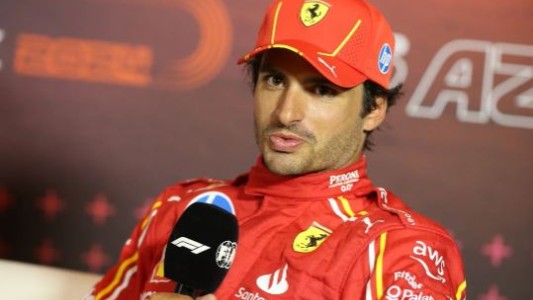 “Casi se lleva a dos o tres puestos”, se quejó Sainz Jr. de Colapinto, a quien tildó de "rookie"