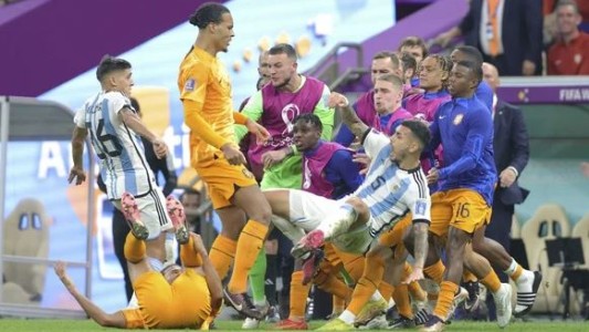 Leandro Paredes reveló que el pelotazo al banco de suplentes de Países Bajos "fue a propósito" en el Mundial