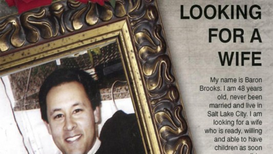 Un hombre puso un aviso en el diario para buscarle esposa a su hijo de 48 años