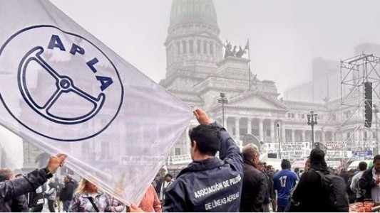 La Justicia dispuso una medida cautelar sobre los decretos que declaran al transporte aéreo servicio esencial