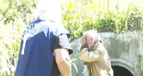 La historia de Roberto, el hombre que vive en un desagüe