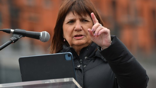 Bullrich denunció que la policía de Insfrán baleó un vehículo de un intendente opositor