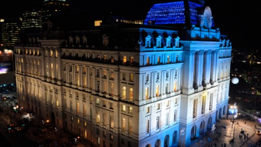 ¿Qué famosos participan de la cena con Obama?