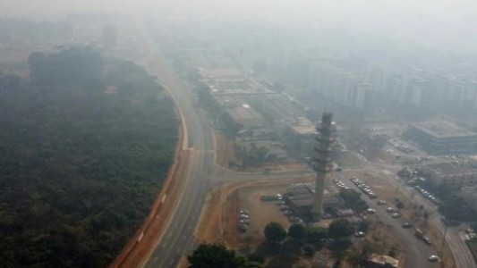 Brasil: la nube de humo provocada por miles de incendios cubre el 80% del territorio