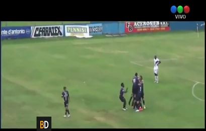 Un gol de arco a arco