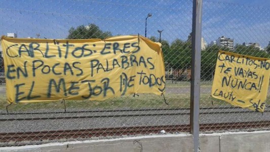 Banderas de hinchas de Boca para Tevez: "Carlitos, no te vayas nunca"