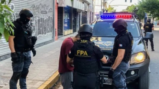 Córdoba: seis policías fueron detenidos como acusados de robar droga incautada en operativos