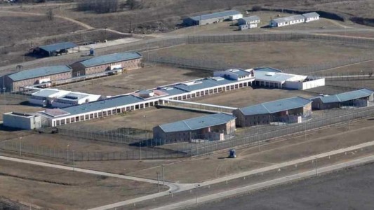 Detuvieron a tres oficiales penitenciarios de Córdoba por ingresar celulares al Penal de Bouwer