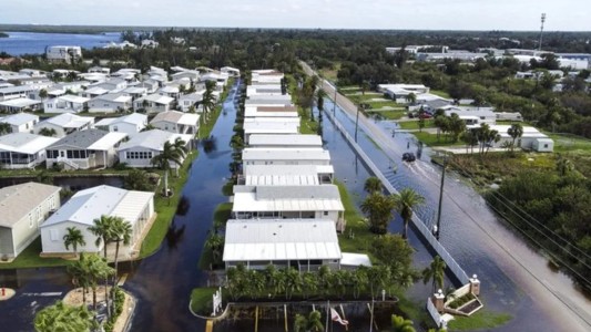 Al menos nueve personas murieron en Florida por el paso del huracán Milton