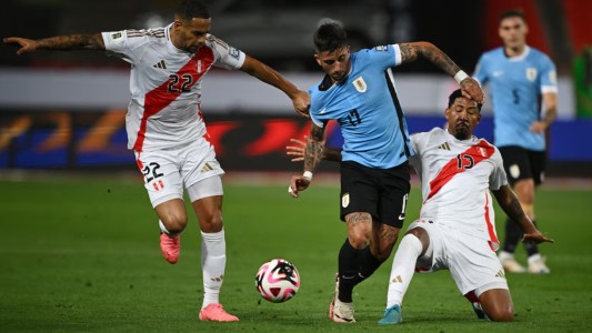Perú venció a un Uruguay en crisis y crecen las dudas sobre la continuidad de Marcelo Bielsa