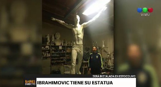 Ibrahimovic mostró su estatua