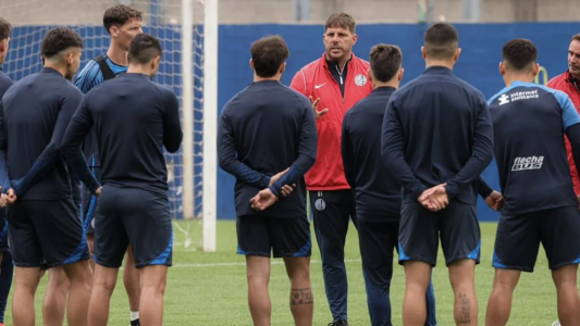 Máxima tensión en San Lorenzo: la barra brava se metió al entrenamiento para apretar a los jugadores
