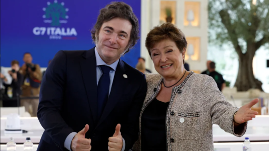 Alivio para la Argentina: el FMI oficializó la reducción de los sobrecargos de deuda