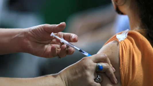Comenzó la vacunación gratuita contra el dengue en la provincia de Buenos Aires: a quiénes le corresponde