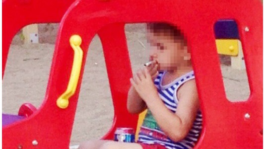 Conmoción en Rusia por la foto de un nene de 5 años fumando